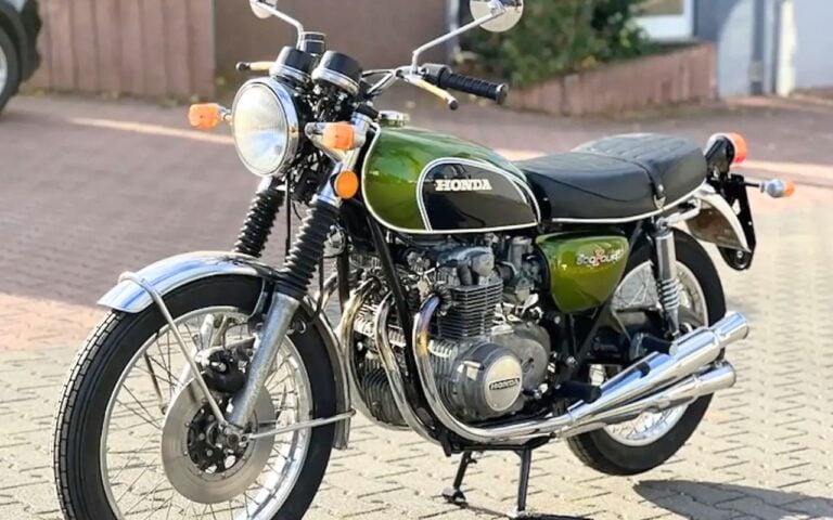 Avant elle, le quatre-cylindres était réservé à l&rsquo;élite, cette Honda a tout changé