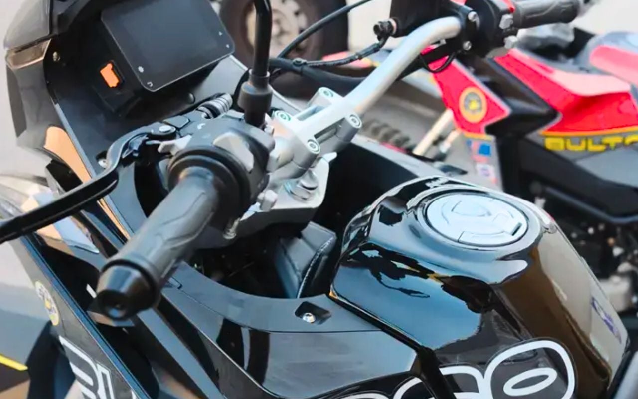 Ce nom mythique espagnol est désormais posé sur une moto fabriquée en Chine