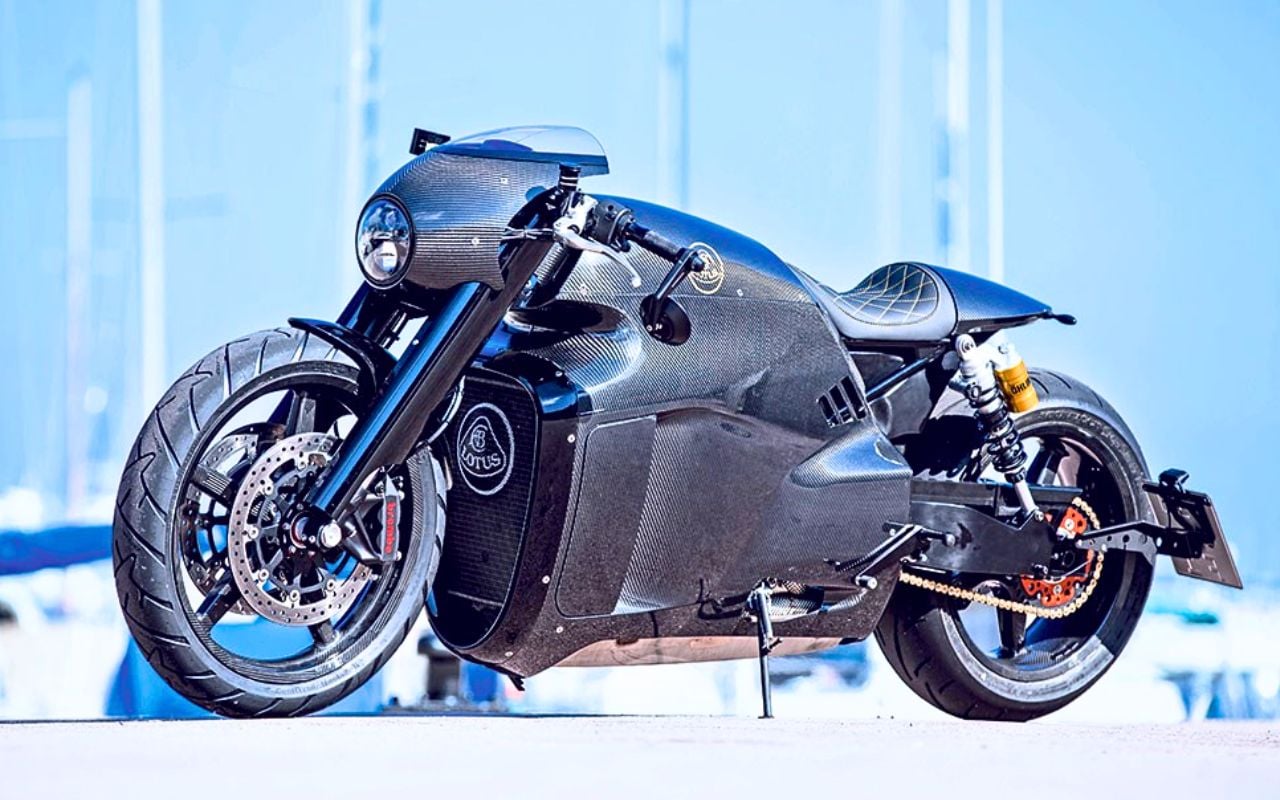 Cette hypersportive s'appelle Lotus, mais le constructeur britannique n'y est pour rien