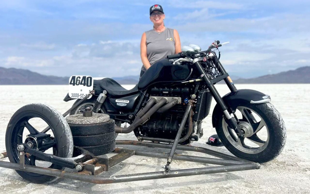 Elle lance un side-car à plus de 220 km/h sur un lac de sel, et le moteur n'est pas le problème