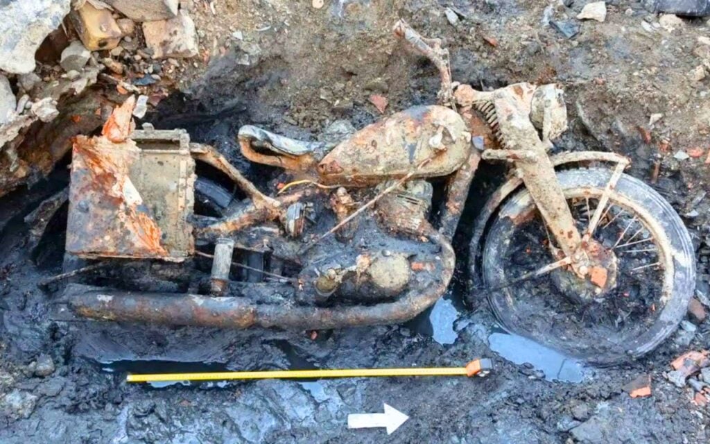 Engloutie dans le Danube pendant la guerre, cette moto en est ressortie presque intacte 80 ans plus tard