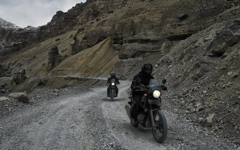 Beaucoup de motards croient encore que seul le cuir protège vraiment, c’est en train de changer