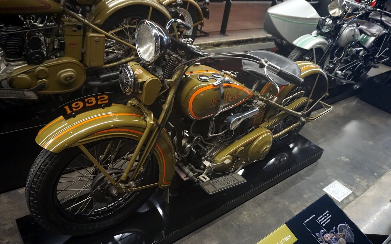 Le Landsverk L-210 embarquait un Harley 1200 cm3 pour tirer 725 kg de blindage avec 30 ch, en 1932, ce prototype blindé était un pari impossible à tenir