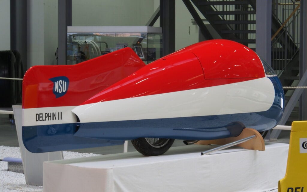 La première moto à 338,9 km/h de l&rsquo;histoire, c&rsquo;est la NSU Delphin III pilotée par Wilhelm Herz qui l&rsquo;a prouvé le 4 août 1956 en pulvérisant le record