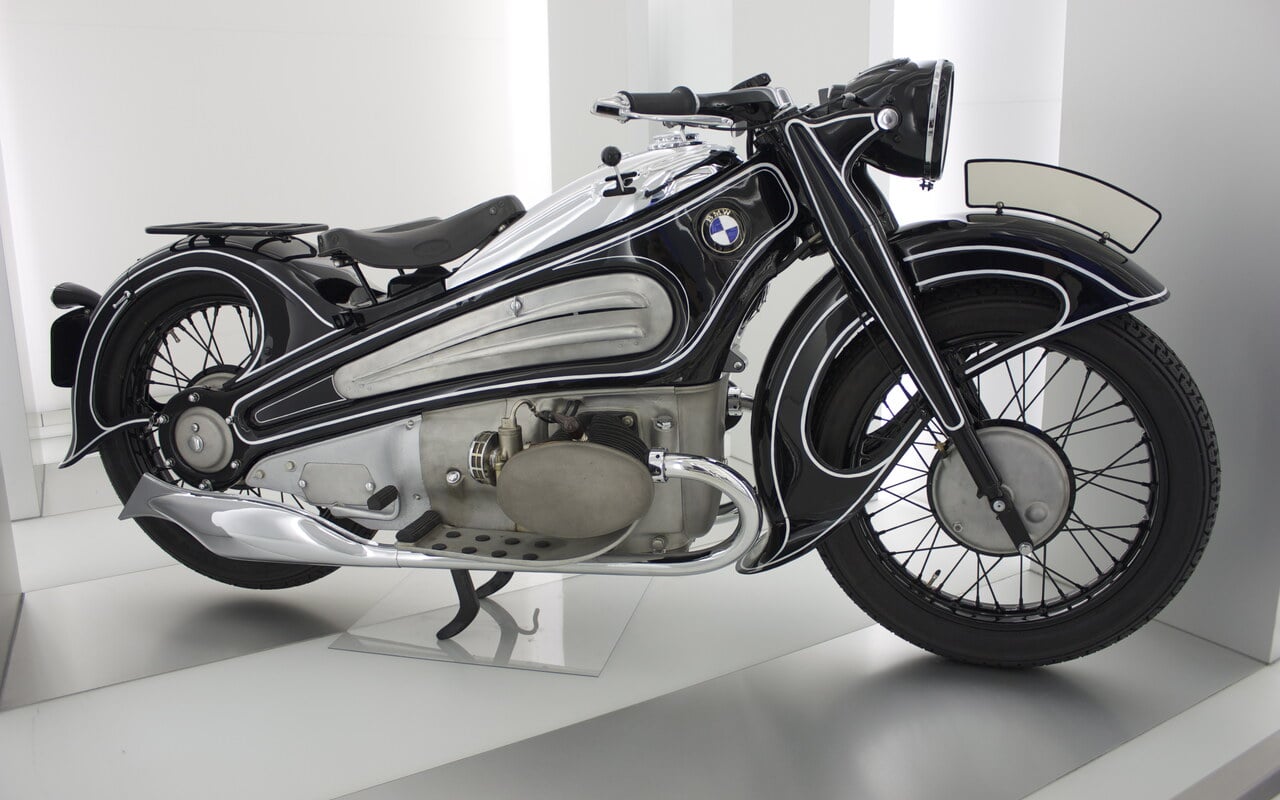 70 ans dans l'oubli n'ont pas suffi à effacer la BMW R7 1934 et ses 35 ch Art déco, sa restauration prouve que BMW faisait déjà des chefs-d'œuvre