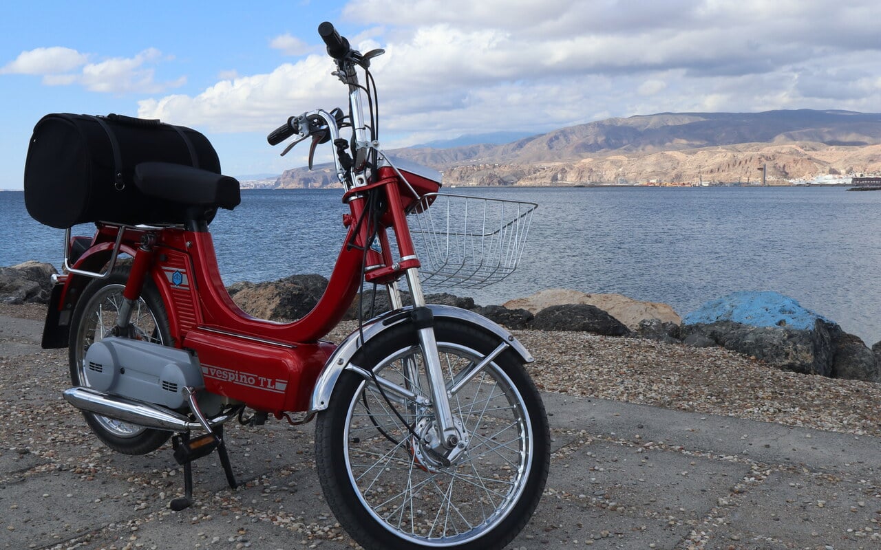 Né d'un jeu de cartes en 1968, limité à 3 ch et 50 km/h, le Vespino de Motovespa a pourtant séduit 1,8 million d'acheteurs