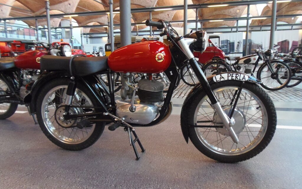 Pour prouver qu&rsquo;elle tenait, ils ont envoyé leur moto traverser l&rsquo;Afrique avant même de la vendre