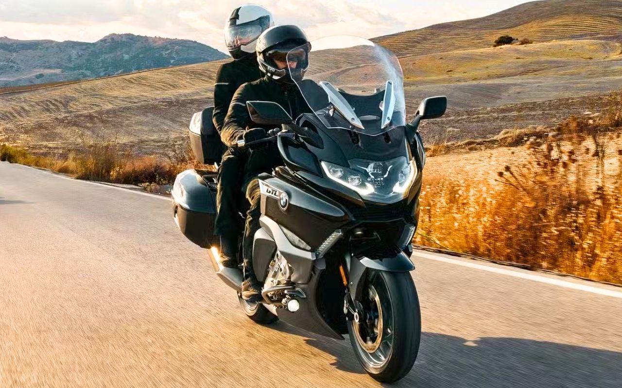 La Honda Gold Wing régnait sans partage sur les GT, la BMW vient bousculer cet ordre établi