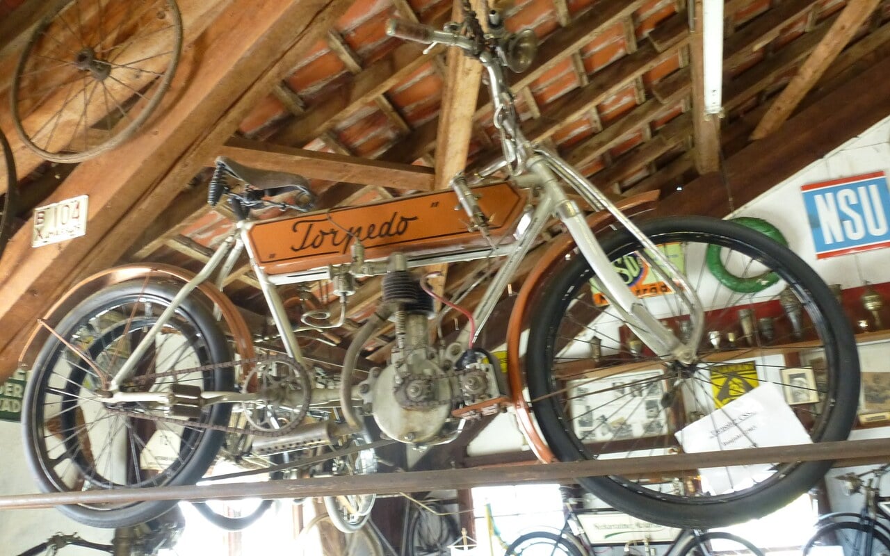 Un atelier de Bohême a construit vers 1908 un moteur que personne n'osait mettre sur une moto