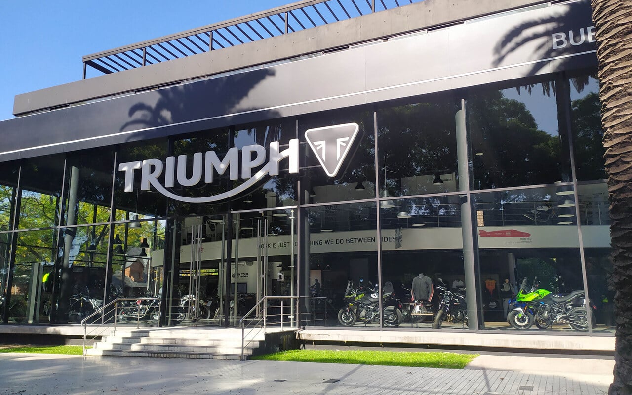 Pour un frottement entre deux pièces, Triumph remplace la culasse entière