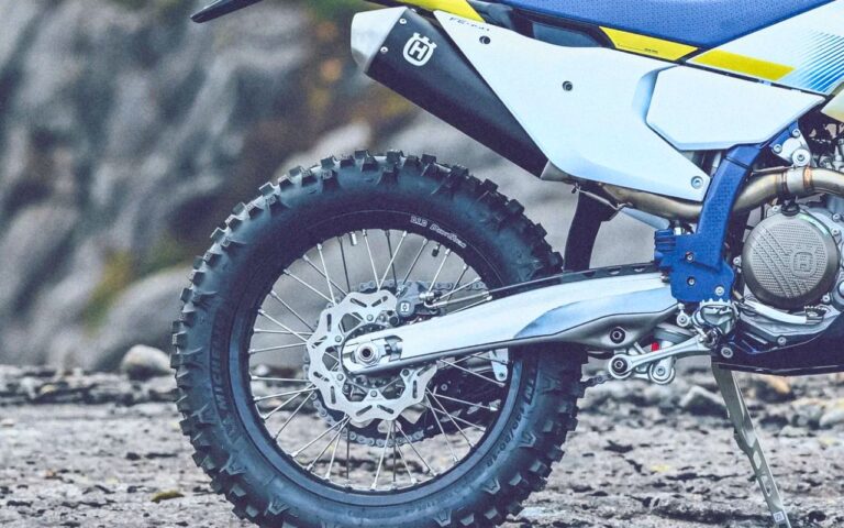 Une pièce de frein peut casser sur ces enduros, et personne ne sait lesquelles