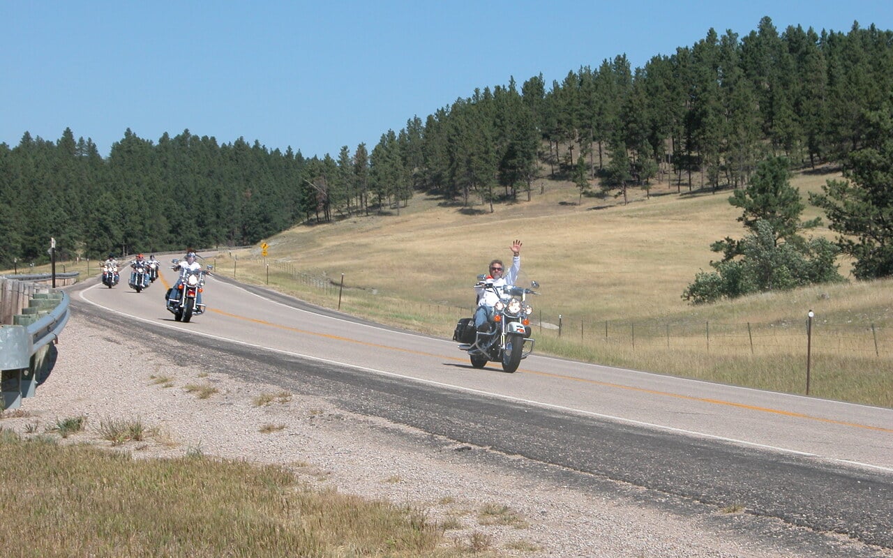 Aux États-Unis, certains motards peuvent se passer de casque, mais pas de ce que la loi impose à la place