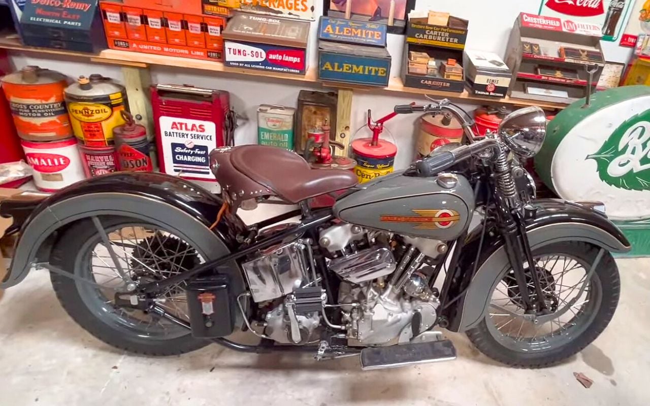 10 Harley-Davidson d'avant-guerre dormaient dans une grange, et deux démarrent encore
