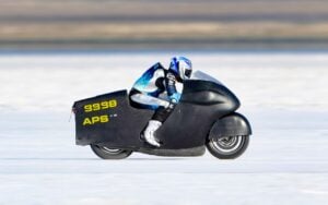 Ce prototype de 600 chevaux a frôlé les 322 km/h, un carénage recoupé lui a coûté le record