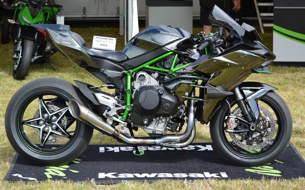 Kawasaki vend 58 000 euros une moto refusée par la plupart des circuits