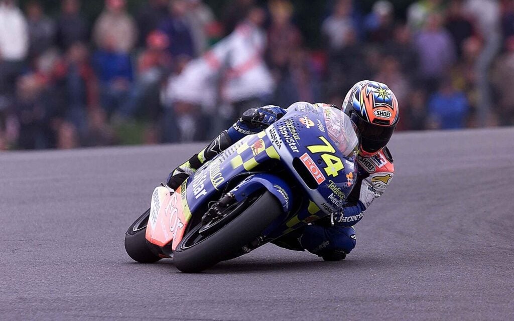 Ce numéro retiré du MotoGP forme encore des pilotes vingt-trois ans après