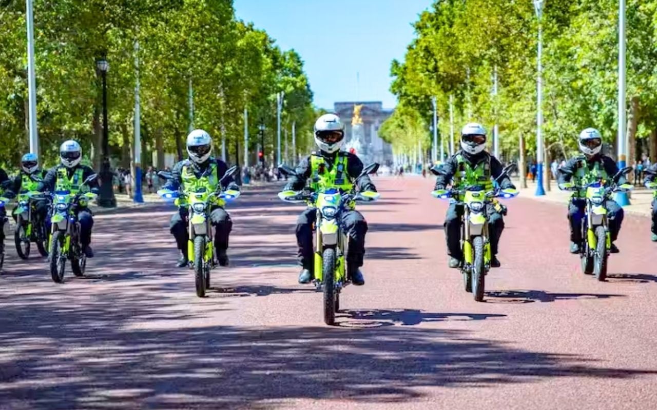 La police de Londres roule sur les engins qu'elle confisque aux particuliers