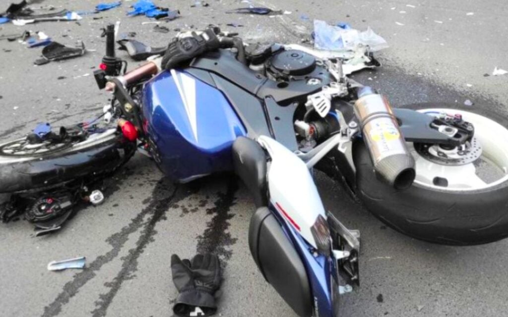 Sans casque ni permis, il obtient 500 000 euros, et le principe existe aussi en France